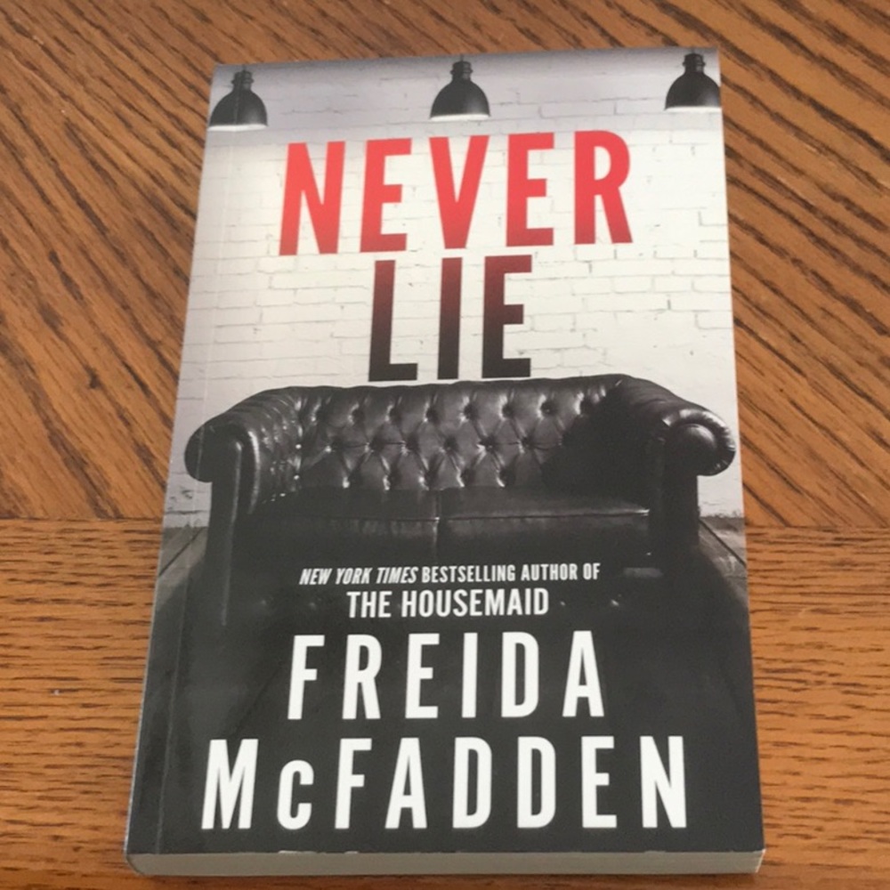New paperback Never Lie by Freida McFadden